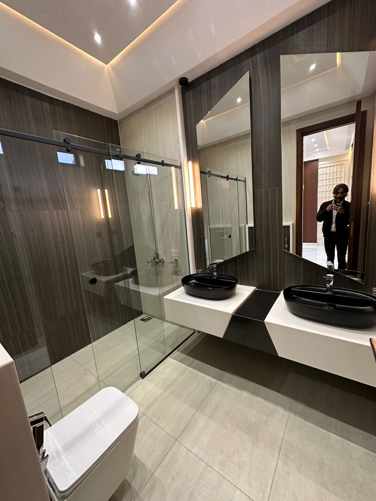 10 Marla Luxury Designer House - Image 2