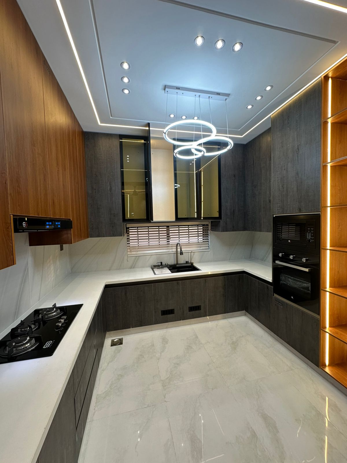 10 Marla Luxury Designer House - Image 13