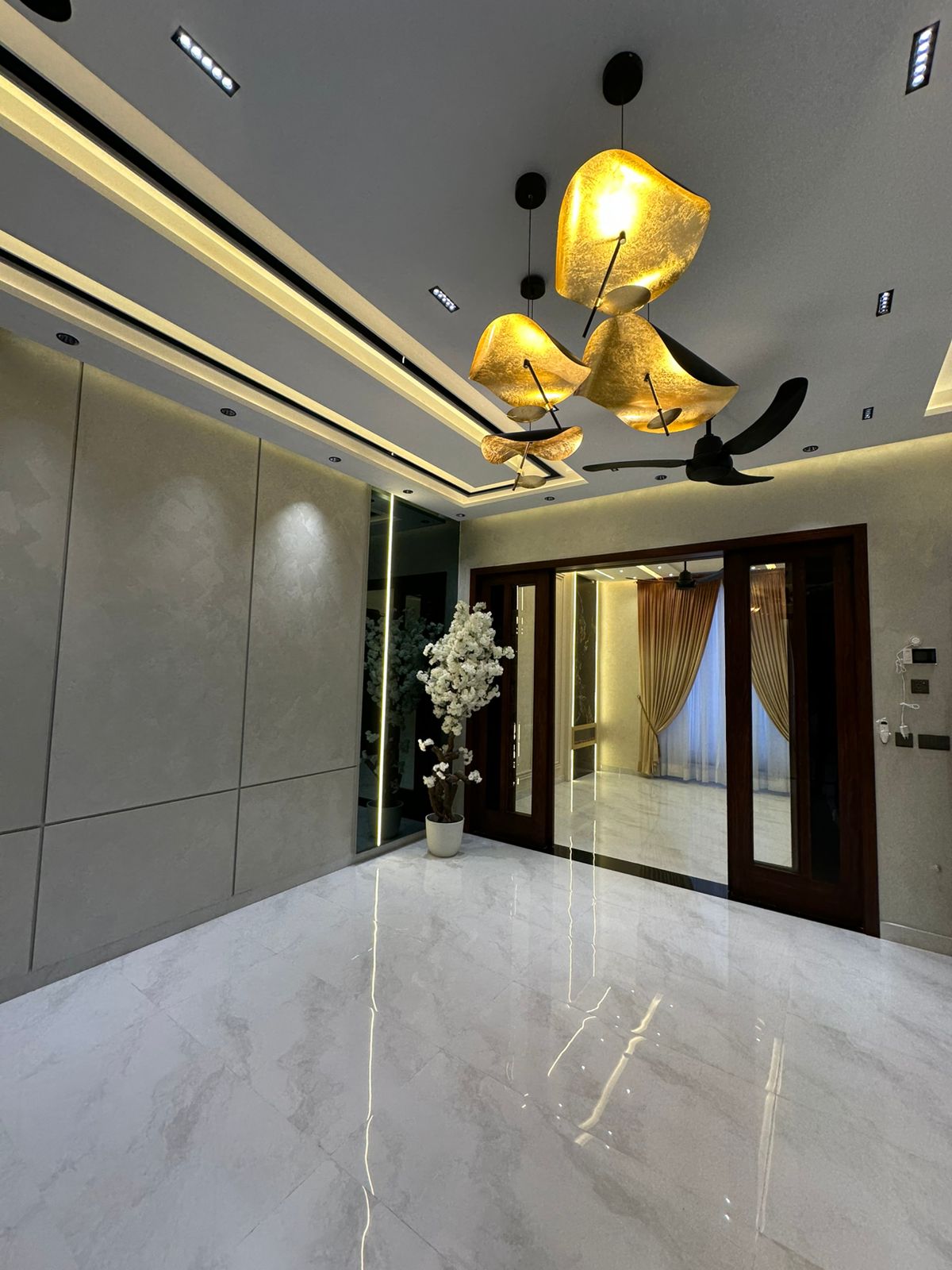 10 Marla Luxury Designer House - Image 14