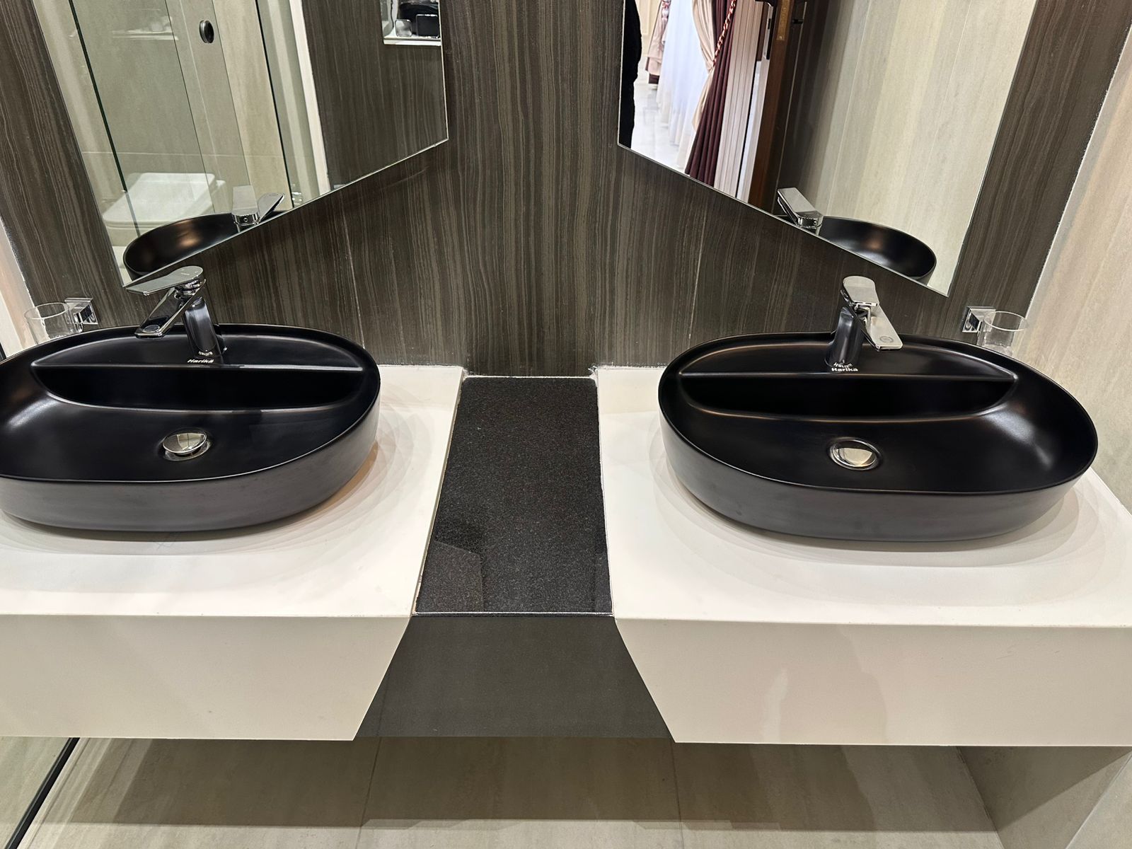 10 Marla Luxury Designer House - Image 3