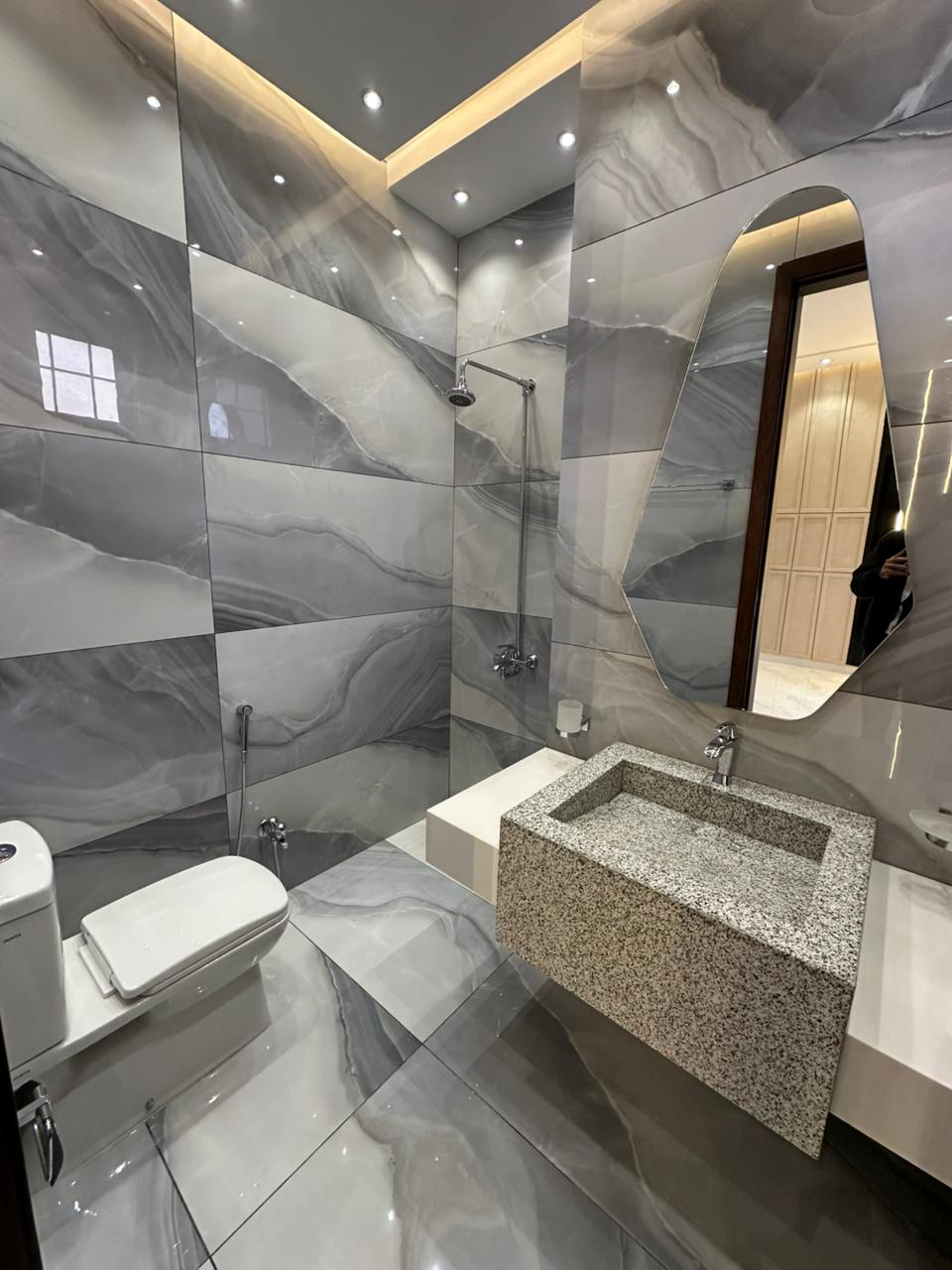 10 Marla Luxury Designer House - Image 28