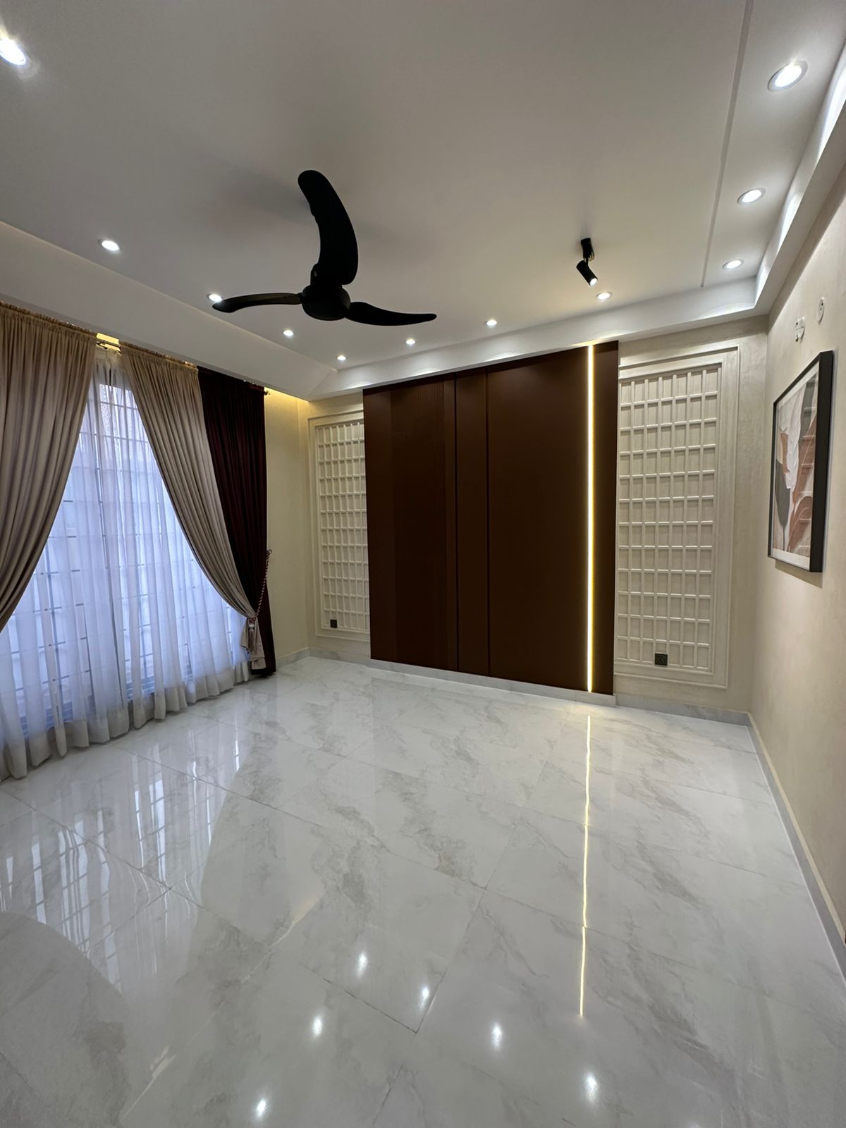 10 Marla Luxury Designer House - Image 5