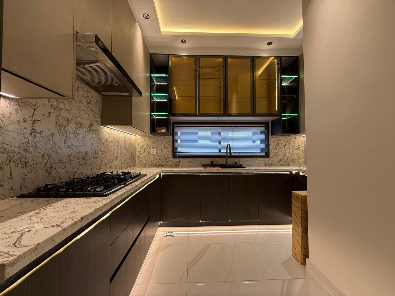 10 Marla Luxury Designer Furnished House - Image 15