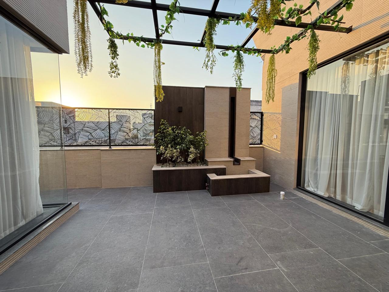 10 Marla Luxury Designer Furnished House - Image 3