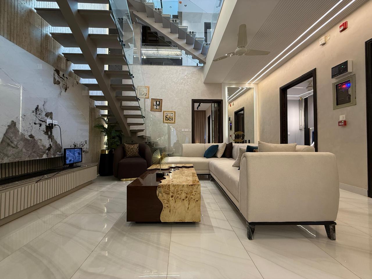 10 Marla Luxury Designer Furnished House - Image 7