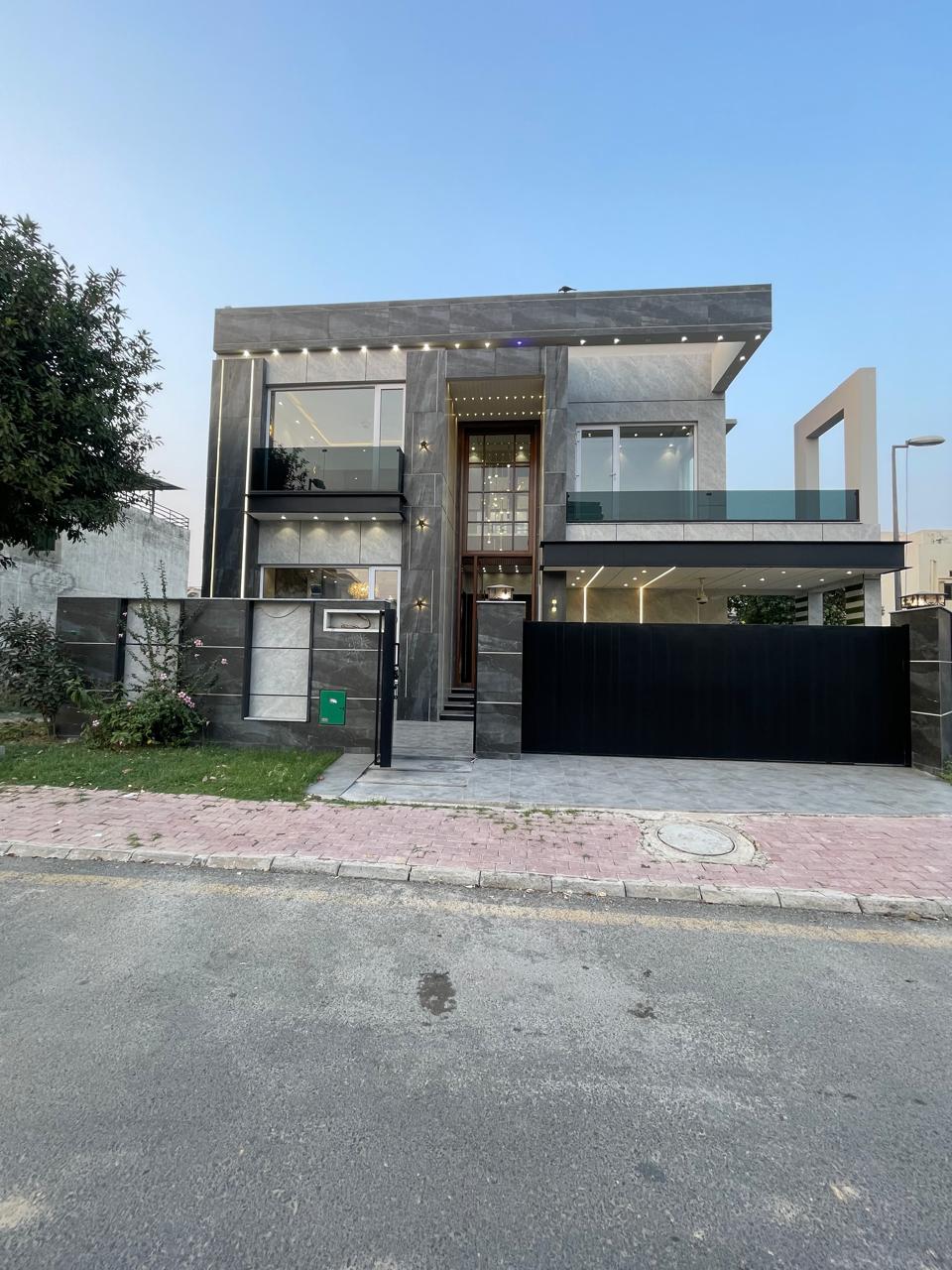 12.5 Marla Modern House - Image 2