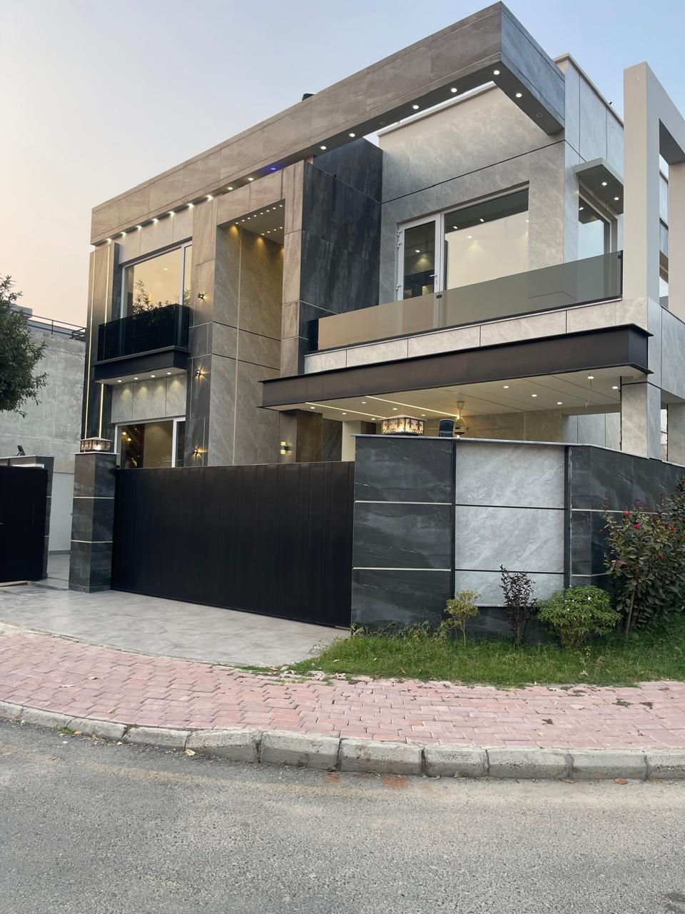 12.5 Marla Modern House - Image 3