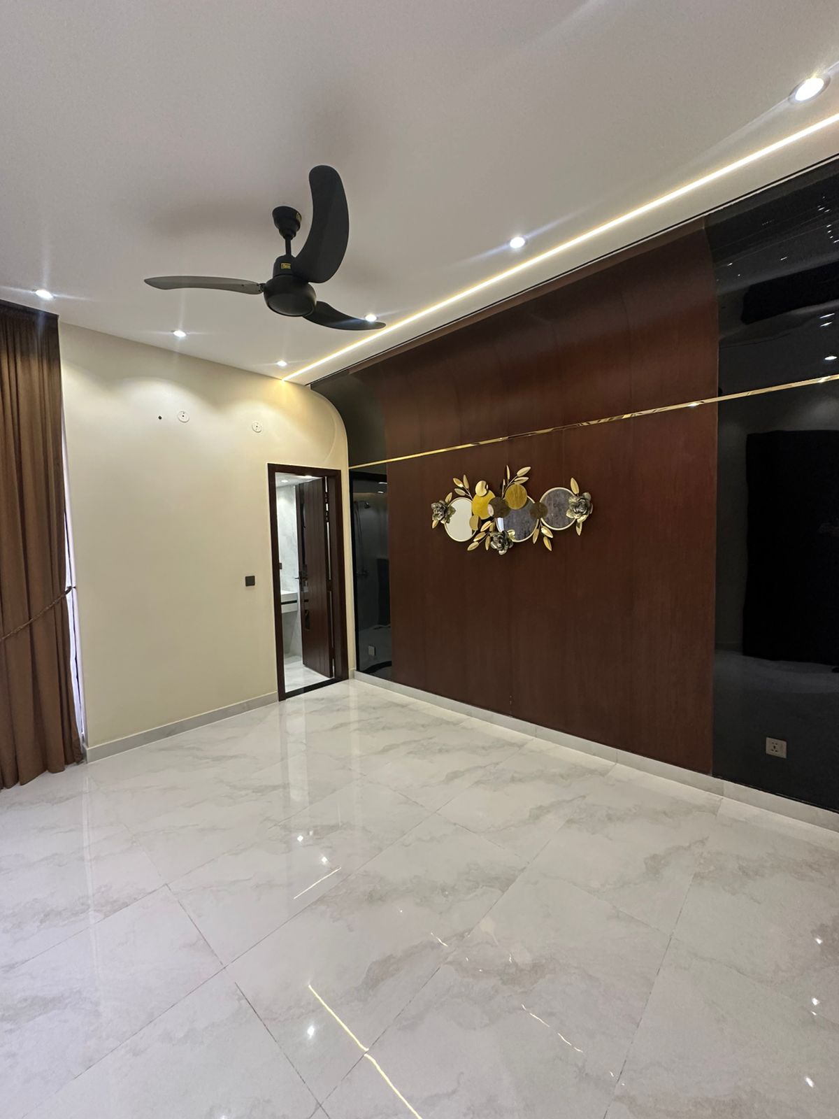 11 Marla House in Bahria Town Lahore - Image 3