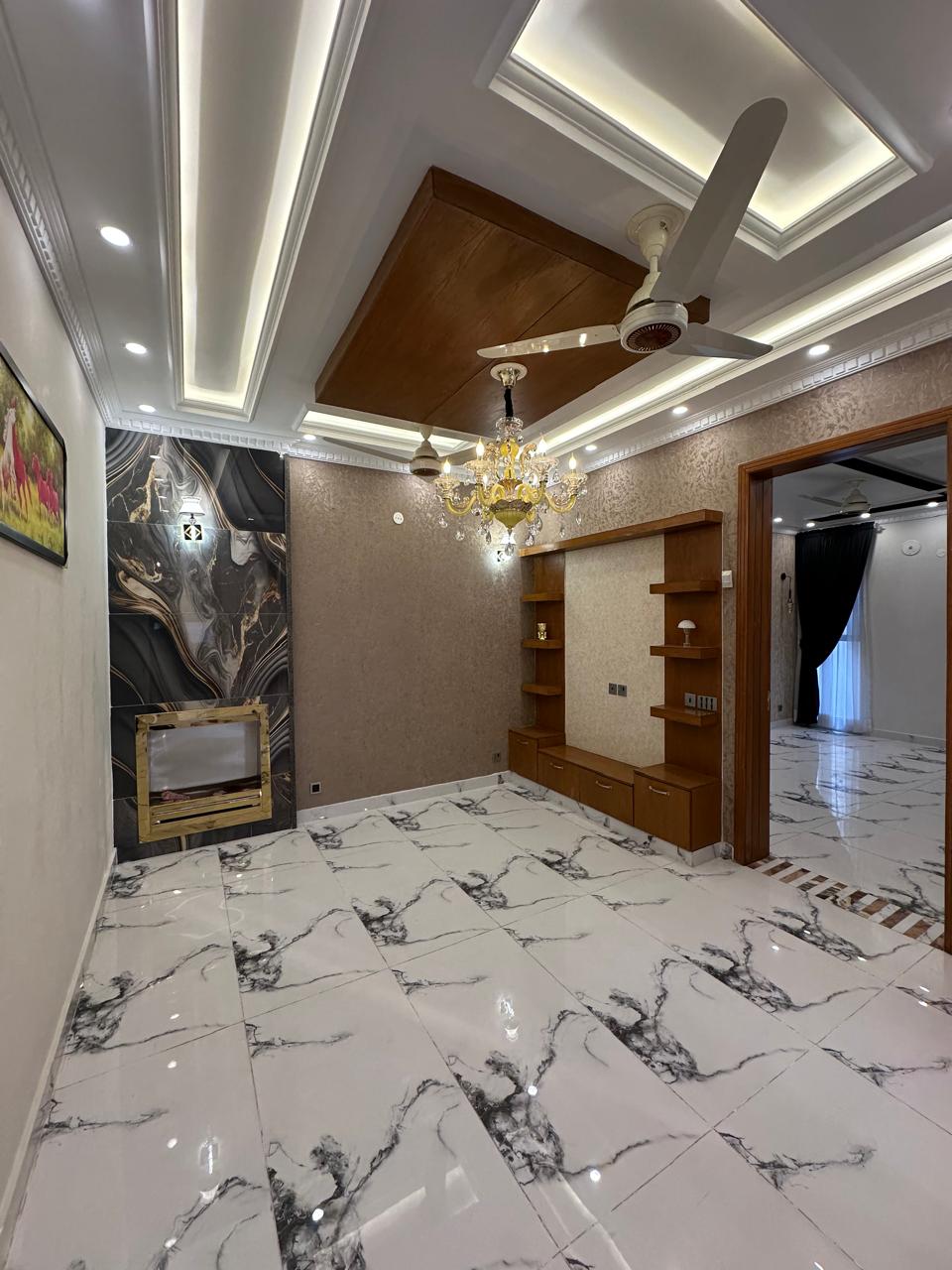 10 Marla House in Johar Block - Image 23