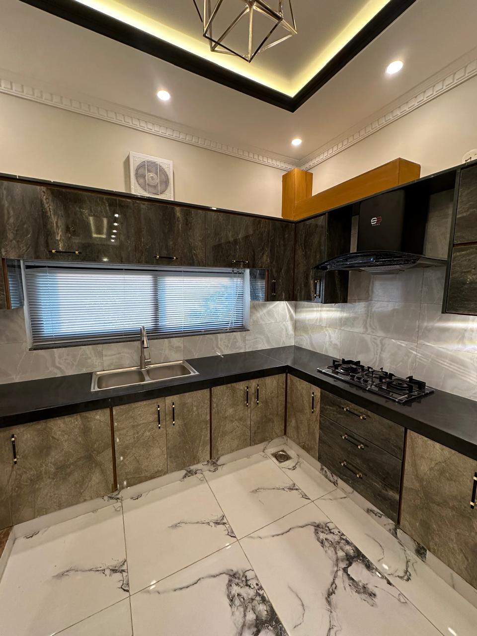 10 Marla House in Johar Block - Image 26