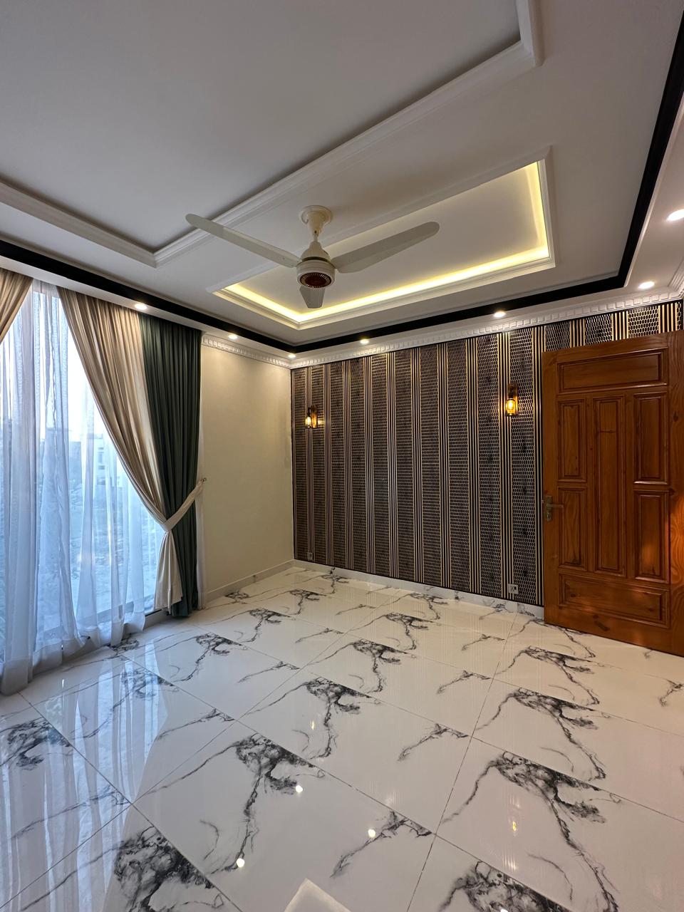 10 Marla House in Johar Block - Image 28