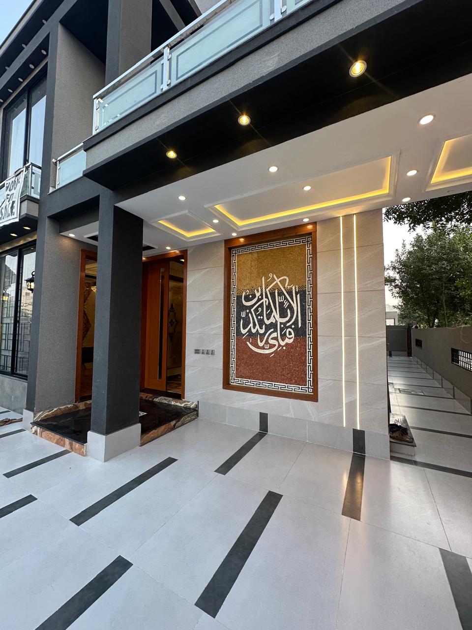 10 Marla House in Johar Block - Image 3